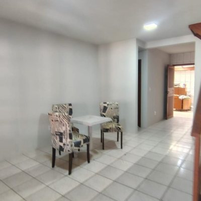 Sobrado Residencial com 85m², 2 quartos, 1 suíte, 1 garagem, no bairro Ingleses do Rio Vermelho em Florianópolis