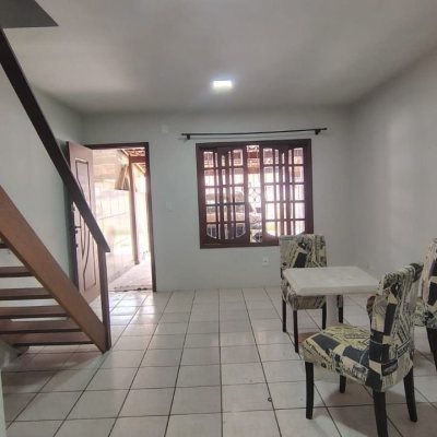 Sobrado Residencial com 85m², 2 quartos, 1 suíte, 1 garagem, no bairro Ingleses do Rio Vermelho em Florianópolis