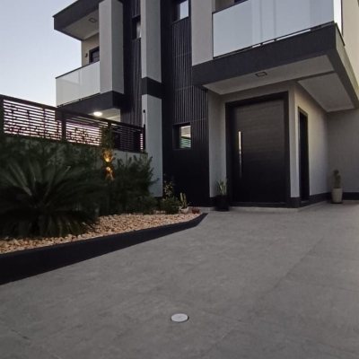 Sobrado Residencial com 101m², 3 quartos, 1 suíte, 2 garagens, no bairro Ponte Do Imaruim em Palhoça