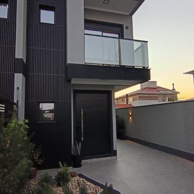 Sobrado Residencial com 101m², 3 quartos, 1 suíte, 2 garagens, no bairro Ponte Do Imaruim em Palhoça