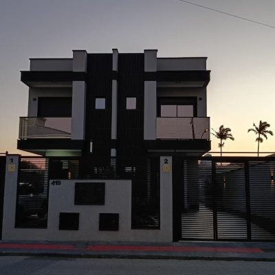 Sobrado Residencial com 101m², 3 quartos, 1 suíte, 2 garagens, no bairro Ponte Do Imaruim em Palhoça