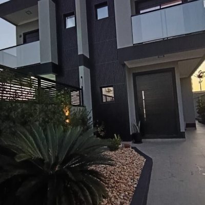 Sobrado Residencial com 101m², 3 quartos, 1 suíte, 2 garagens, no bairro Ponte Do Imaruim em Palhoça