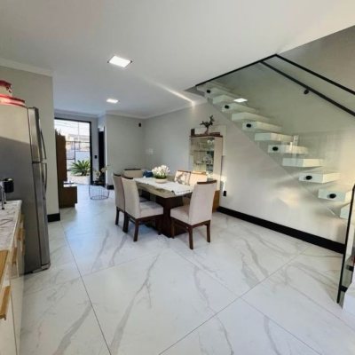 Sobrado Residencial com 101m², 3 quartos, 1 suíte, 2 garagens, no bairro Ponte Do Imaruim em Palhoça