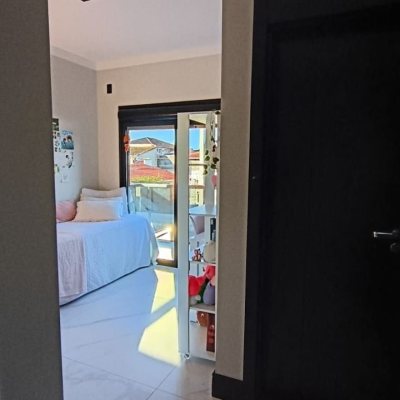 Sobrado Residencial com 101m², 3 quartos, 1 suíte, 2 garagens, no bairro Ponte Do Imaruim em Palhoça