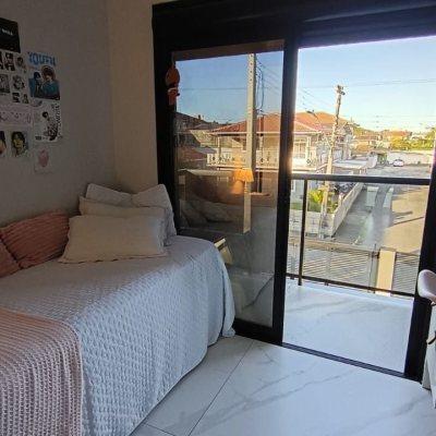 Sobrado Residencial com 101m², 3 quartos, 1 suíte, 2 garagens, no bairro Ponte Do Imaruim em Palhoça