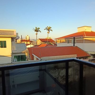 Sobrado Residencial com 101m², 3 quartos, 1 suíte, 2 garagens, no bairro Ponte Do Imaruim em Palhoça