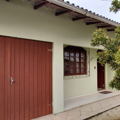 Casa Residencial com 136m², 2 quartos, 1 garagem, no bairro Centro em Palhoça