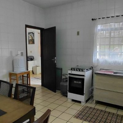 Casa Residencial com 136m², 2 quartos, 1 garagem, no bairro Centro em Palhoça