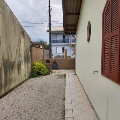 Casa Residencial com 136m², 2 quartos, 1 garagem, no bairro Centro em Palhoça