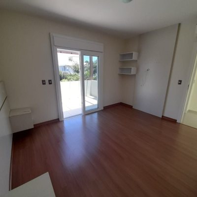 Casa Residencial com 259m², 3 quartos, 3 suítes, 2 garagens, no bairro Campeche em Florianópolis