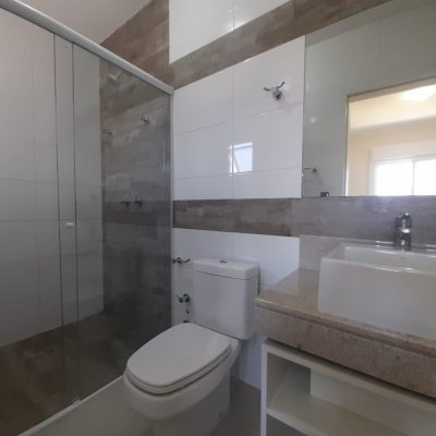 Casa Residencial com 259m², 3 quartos, 3 suítes, 2 garagens, no bairro Campeche em Florianópolis