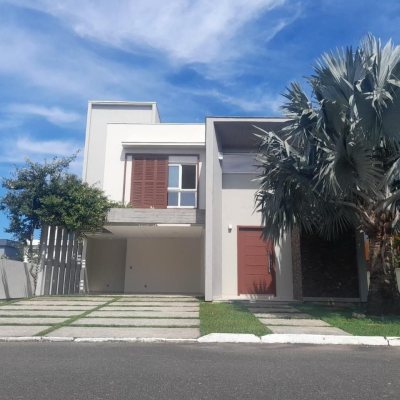 Casa Residencial com 259m², 3 quartos, 3 suítes, 2 garagens, no bairro Campeche em Florianópolis