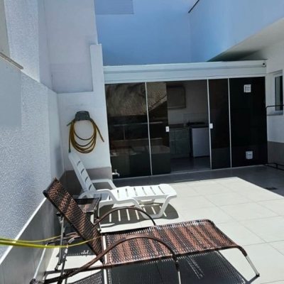 Cobertura com 122m², 3 quartos, 1 suíte, 2 garagens, no bairro Ingleses em Floranópolis