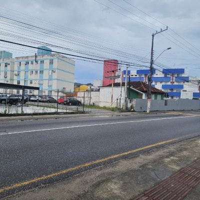 Terreno Comercial/Residencial com 1753m², no bairro Praia Comprida em São José