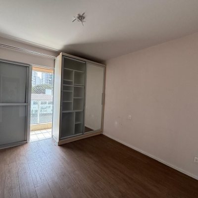 Apartamentos com 95m², 3 quartos, 1 suíte, 1 garagem, no bairro Centro em Florianópolis