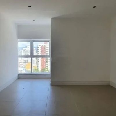 Sala com 24m², 1 garagem, no bairro Estreito em Florianópolis