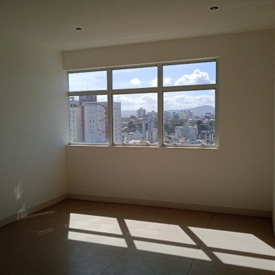 Sala com 25m², 1 garagem, no bairro Estreito em Florianópolis