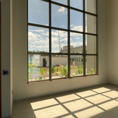 Casa Residencial com 250m², 4 quartos, 3 suítes, 2 garagens, no bairro São João Do Rio Vermelho em Florianópolis