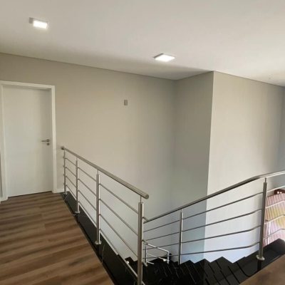 Casa Residencial com 250m², 4 quartos, 3 suítes, 2 garagens, no bairro São João Do Rio Vermelho em Florianópolis