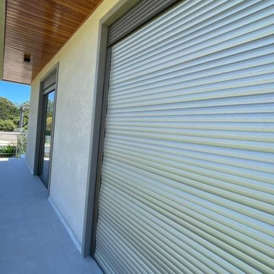 Casa Residencial com 250m², 4 quartos, 3 suítes, 2 garagens, no bairro São João Do Rio Vermelho em Florianópolis