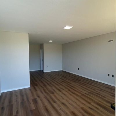 Casa Residencial com 250m², 4 quartos, 3 suítes, 2 garagens, no bairro São João Do Rio Vermelho em Florianópolis