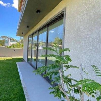 Casa Residencial com 250m², 4 quartos, 3 suítes, 2 garagens, no bairro São João Do Rio Vermelho em Florianópolis