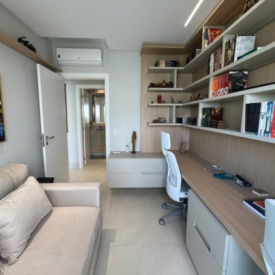 Cobertura com 166m², 3 quartos, 1 suíte, 2 garagens, no bairro Jurerê em Florianópolis
