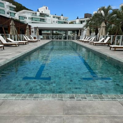 Cobertura com 166m², 3 quartos, 1 suíte, 2 garagens, no bairro Jurerê em Florianópolis