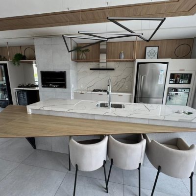 Cobertura com 166m², 3 quartos, 1 suíte, 2 garagens, no bairro Jurerê em Florianópolis