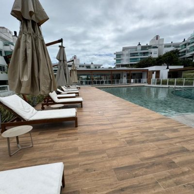 Cobertura com 166m², 3 quartos, 1 suíte, 2 garagens, no bairro Jurerê em Florianópolis