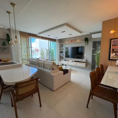 Cobertura com 166m², 3 quartos, 1 suíte, 2 garagens, no bairro Jurerê em Florianópolis