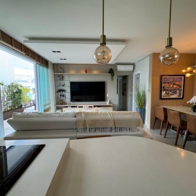 Cobertura com 166m², 3 quartos, 1 suíte, 2 garagens, no bairro Jurerê em Florianópolis