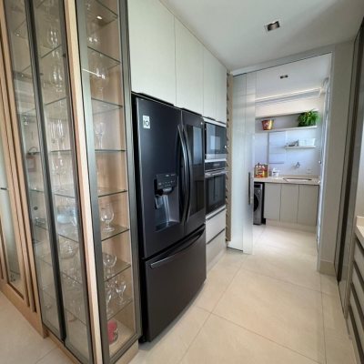 Cobertura com 166m², 3 quartos, 1 suíte, 2 garagens, no bairro Jurerê em Florianópolis