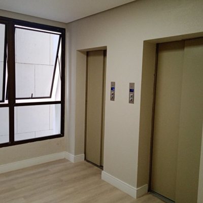 Sala com 57m², no bairro Centro em Florianópolis
