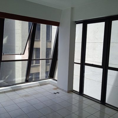Sala com 57m², no bairro Centro em Florianópolis