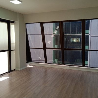 Sala com 57m², no bairro Centro em Florianópolis