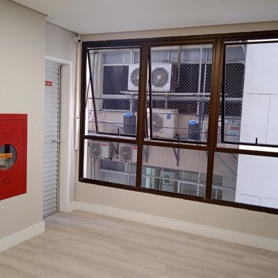 Sala com 57m², no bairro Centro em Florianópolis