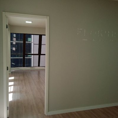 Sala com 57m², no bairro Centro em Florianópolis