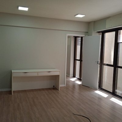 Sala com 57m², no bairro Centro em Florianópolis
