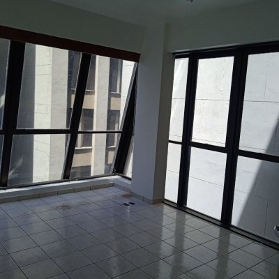 Sala com 57m², no bairro Centro em Florianópolis