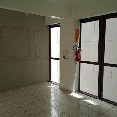 Sala com 57m², no bairro Centro em Florianópolis