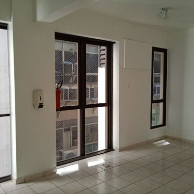 Sala com 57m², no bairro Centro em Florianópolis