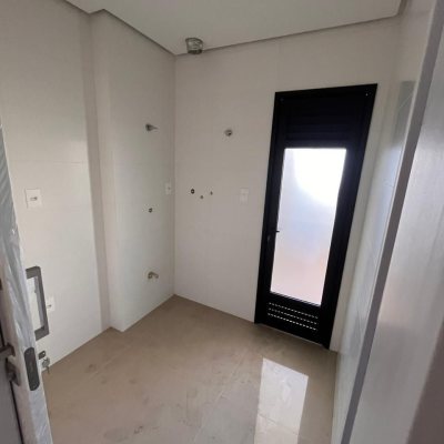 Apartamentos com 154m², 4 quartos (sendo 4 suítes), 2 garagens, no bairro Floresta em São José