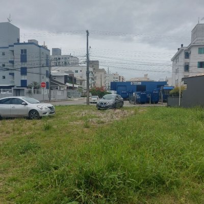 Terreno Inativo com 871m², no bairro Pagani em Palhoça