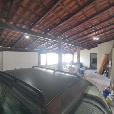 Casa Residencial com 178m², 3 quartos, 1 suíte, 2 garagens, no bairro Ingleses do Rio Vermelho em Florianópolis