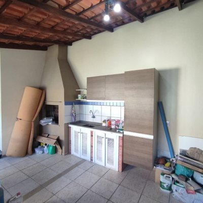 Casa Residencial com 178m², 3 quartos, 1 suíte, 2 garagens, no bairro Ingleses do Rio Vermelho em Florianópolis