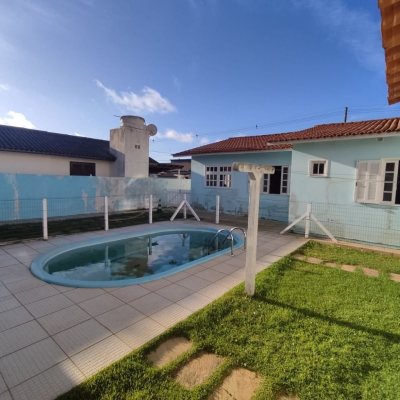 Casa Residencial com 178m², 3 quartos, 1 suíte, 2 garagens, no bairro Ingleses do Rio Vermelho em Florianópolis