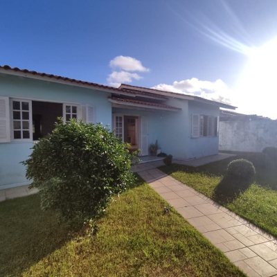 Casa Residencial com 178m², 3 quartos, 1 suíte, 2 garagens, no bairro Ingleses do Rio Vermelho em Florianópolis