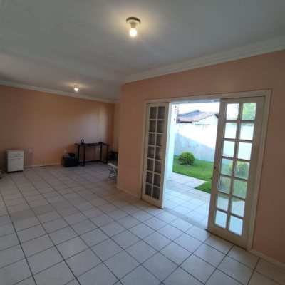 Casa Residencial com 178m², 3 quartos, 1 suíte, 2 garagens, no bairro Ingleses do Rio Vermelho em Florianópolis