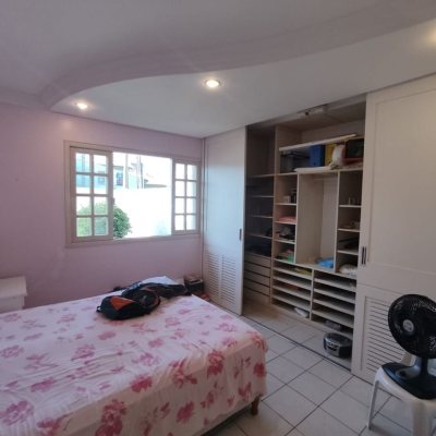 Casa Residencial com 178m², 3 quartos, 1 suíte, 2 garagens, no bairro Ingleses do Rio Vermelho em Florianópolis